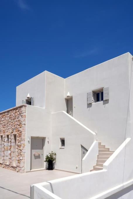 In The Heart Of Fira & Free Pool - Nychteri Suite Екстериор снимка