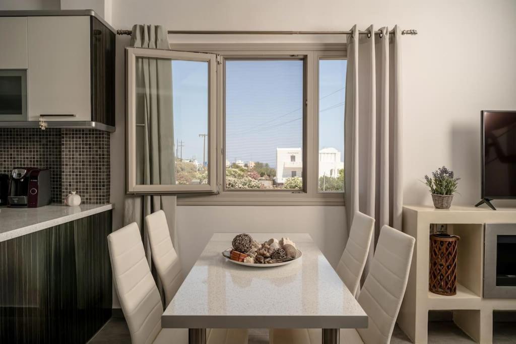 In The Heart Of Fira & Free Pool - Nychteri Suite Екстериор снимка