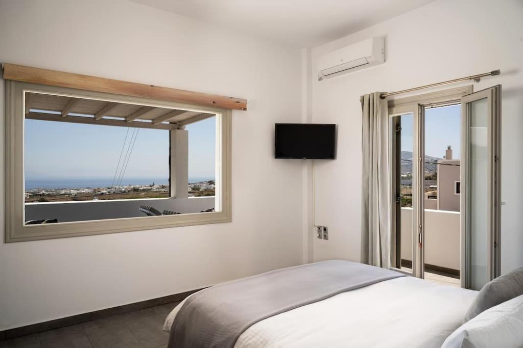 In The Heart Of Fira & Free Pool - Nychteri Suite Екстериор снимка