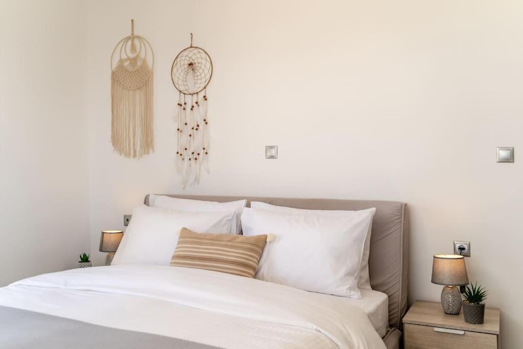 In The Heart Of Fira & Free Pool - Nychteri Suite Екстериор снимка