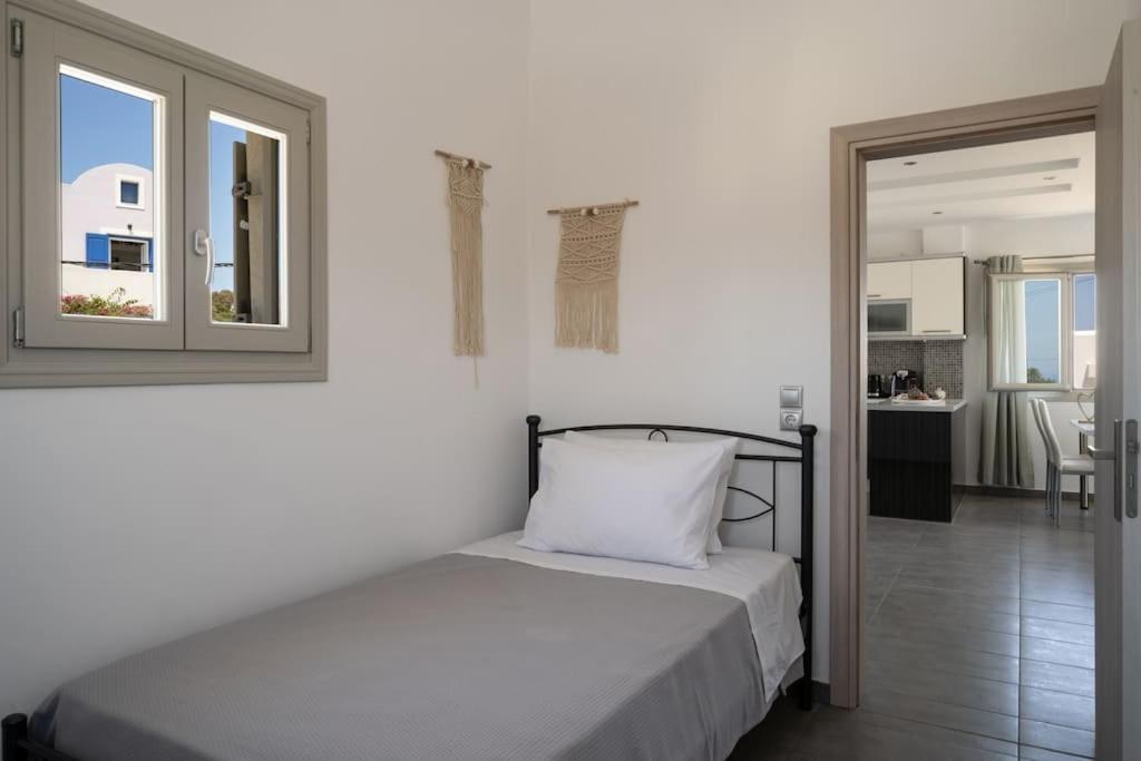 In The Heart Of Fira & Free Pool - Nychteri Suite Екстериор снимка