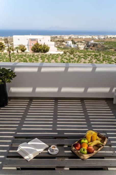 In The Heart Of Fira & Free Pool - Nychteri Suite Екстериор снимка