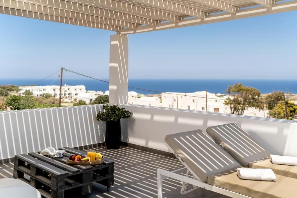 In The Heart Of Fira & Free Pool - Nychteri Suite Екстериор снимка
