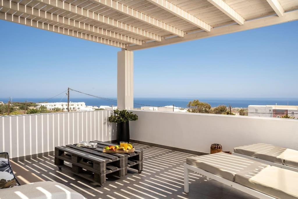 In The Heart Of Fira & Free Pool - Nychteri Suite Екстериор снимка
