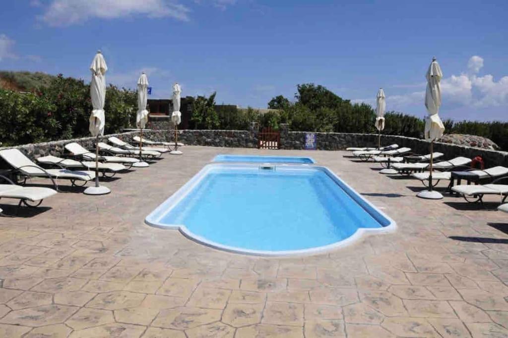 In The Heart Of Fira & Free Pool - Nychteri Suite Екстериор снимка