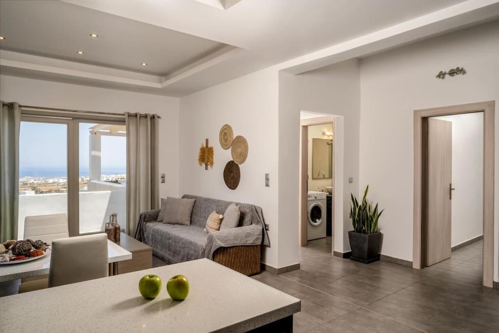 In The Heart Of Fira & Free Pool - Nychteri Suite Екстериор снимка