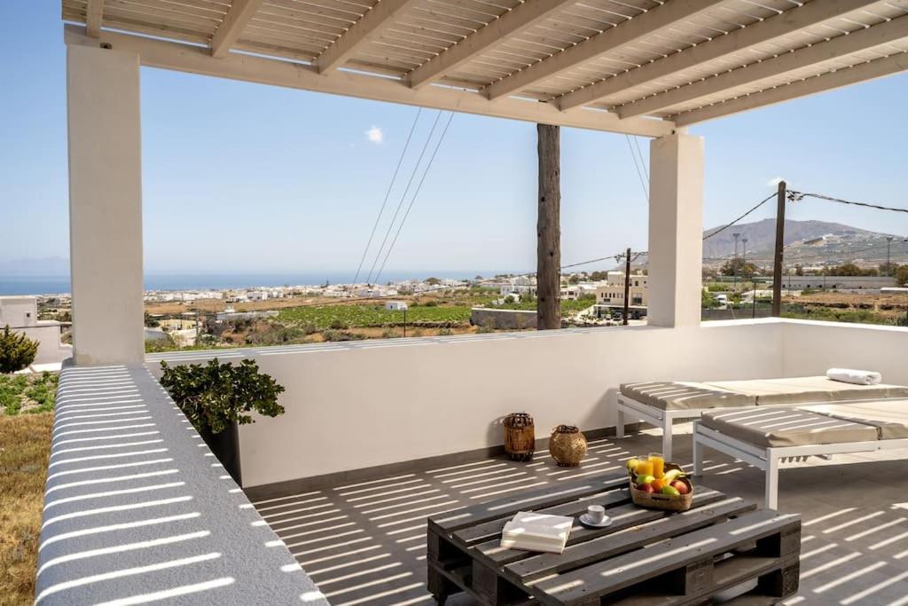 In The Heart Of Fira & Free Pool - Nychteri Suite Екстериор снимка