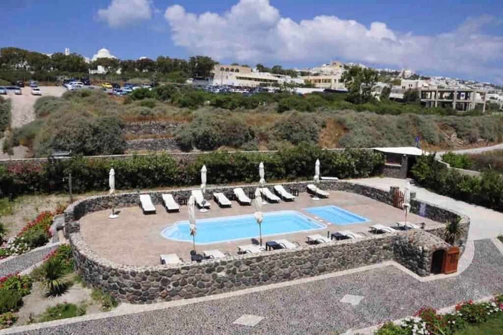 In The Heart Of Fira & Free Pool - Nychteri Suite Екстериор снимка