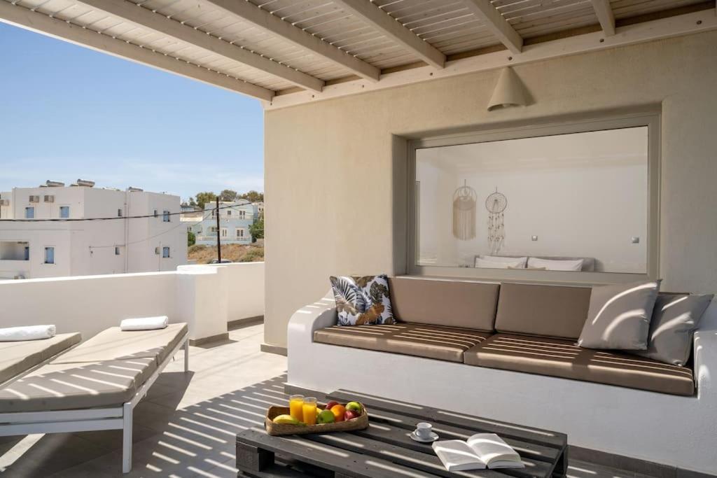 In The Heart Of Fira & Free Pool - Nychteri Suite Екстериор снимка