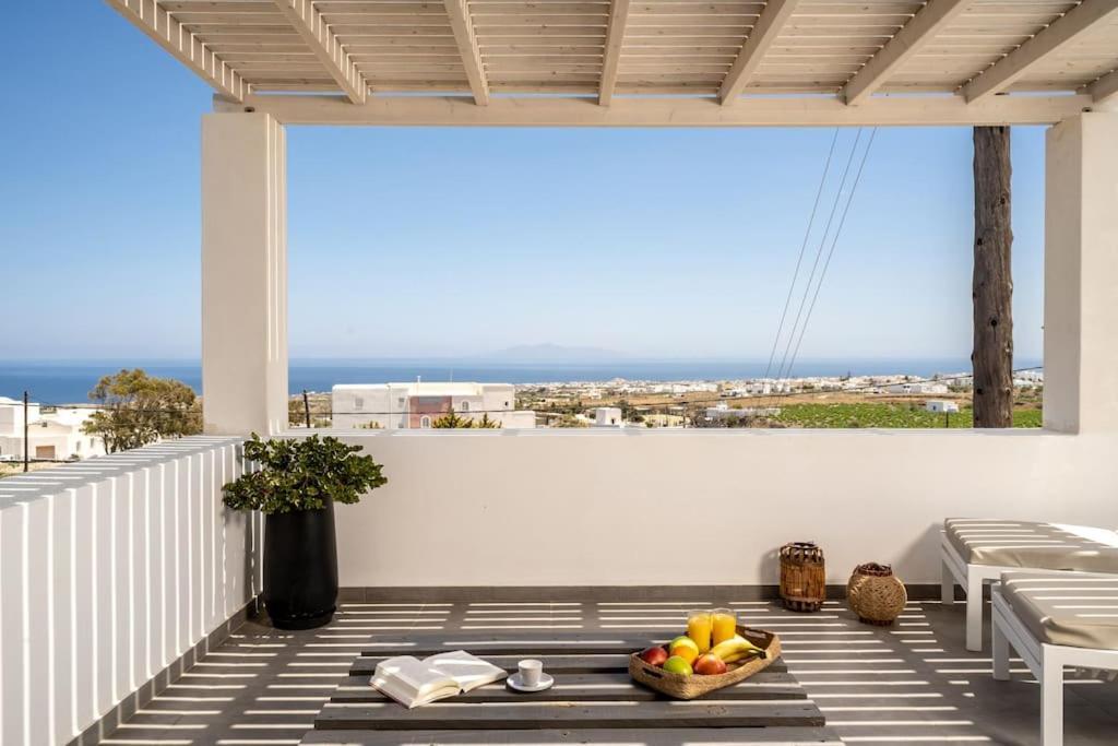 In The Heart Of Fira & Free Pool - Nychteri Suite Екстериор снимка