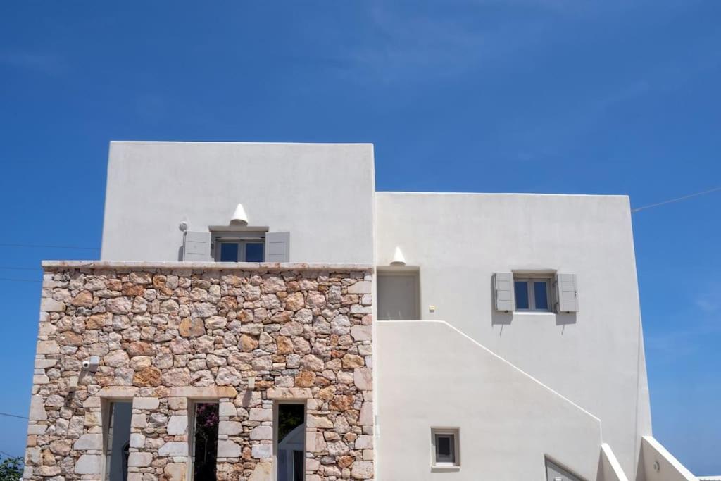 In The Heart Of Fira & Free Pool - Nychteri Suite Екстериор снимка